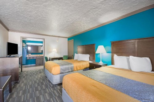 Econo Lodge Inn & Suites - image 5