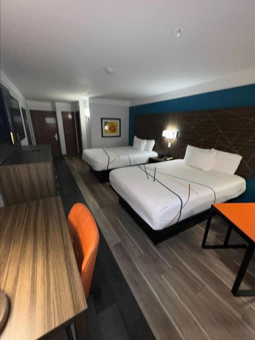 La Quinta by Wyndham OKC North - Quail Springs - image 18