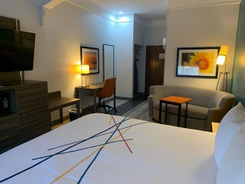 La Quinta by Wyndham OKC North - Quail Springs - image 22