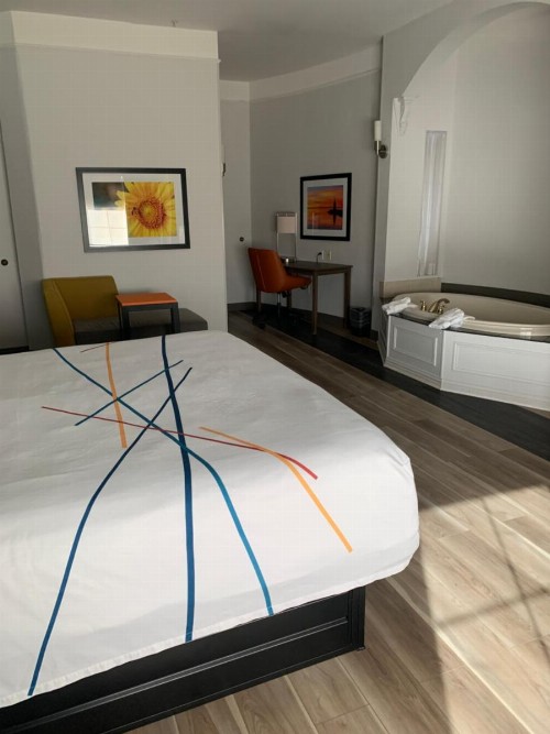La Quinta by Wyndham OKC North - Quail Springs - image 3
