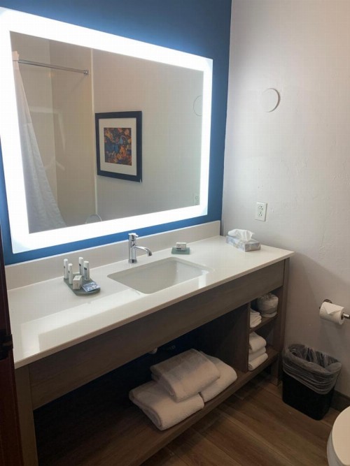 La Quinta by Wyndham OKC North - Quail Springs - image 4