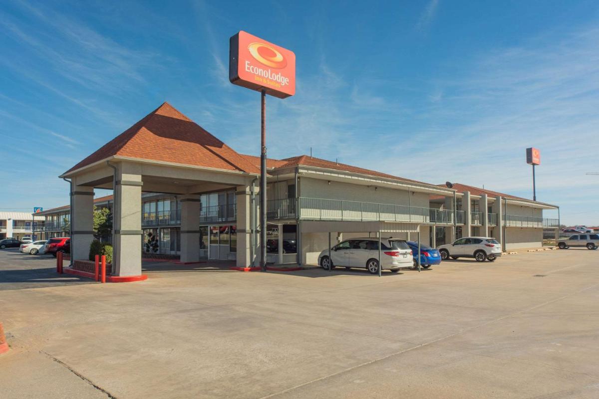 Econo Lodge Inn & Suites Bricktown - image 2