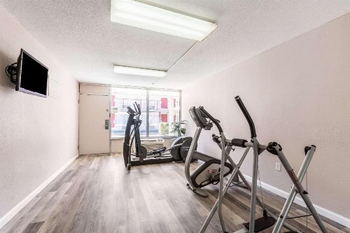 Econo Lodge Inn & Suites Bricktown - image 29