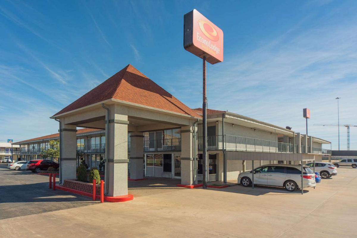 Econo Lodge Inn & Suites Bricktown - image 3