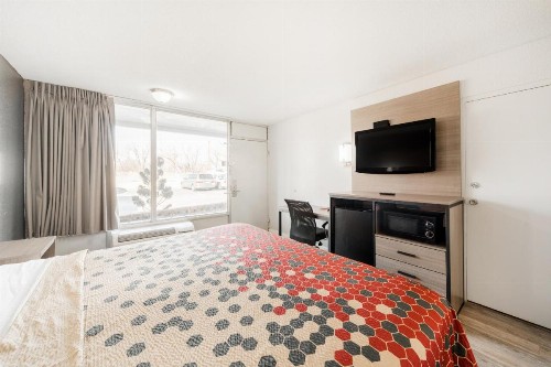 Econo Lodge Inn & Suites Bricktown - image 41