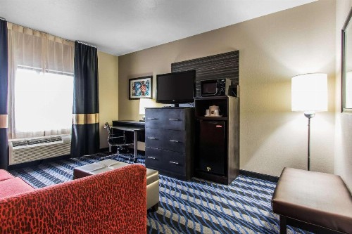 Comfort Suites Fairgrounds West - image 12