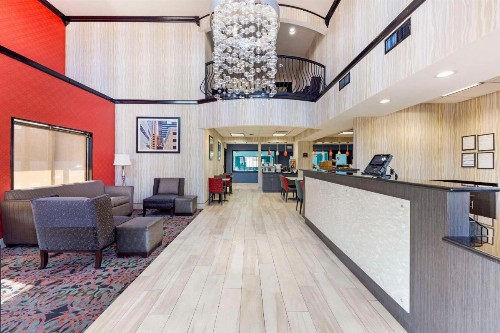 Comfort Suites Fairgrounds West - image 17