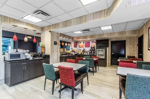 Comfort Suites Fairgrounds West - image 18