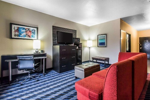 Comfort Suites Fairgrounds West - image 22
