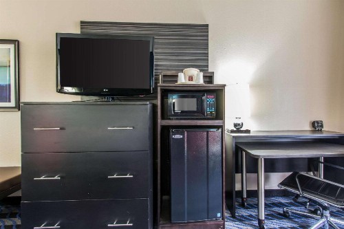 Comfort Suites Fairgrounds West - image 27