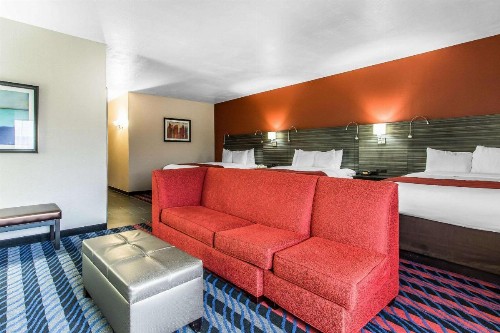 Comfort Suites Fairgrounds West - image 9