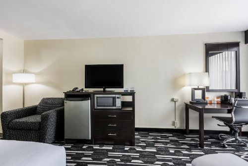 Clarion Inn & Suites Oklahoma City near Bricktown - image 14
