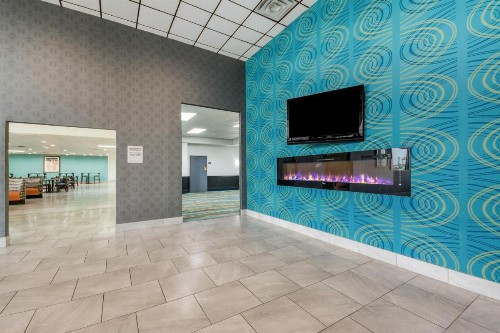 Clarion Inn & Suites Oklahoma City near Bricktown - image 17