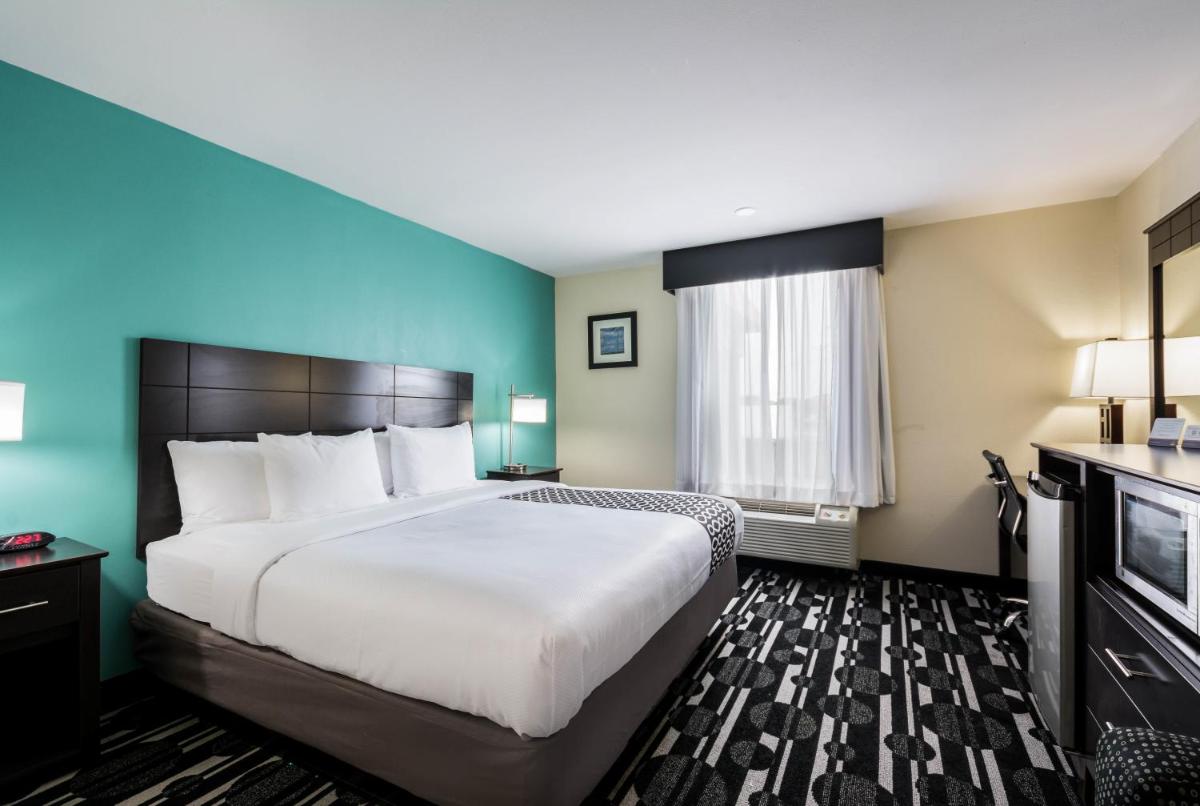 Clarion Inn & Suites Oklahoma City near Bricktown - image 2