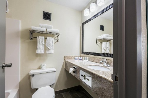 Clarion Inn & Suites Oklahoma City near Bricktown - image 5