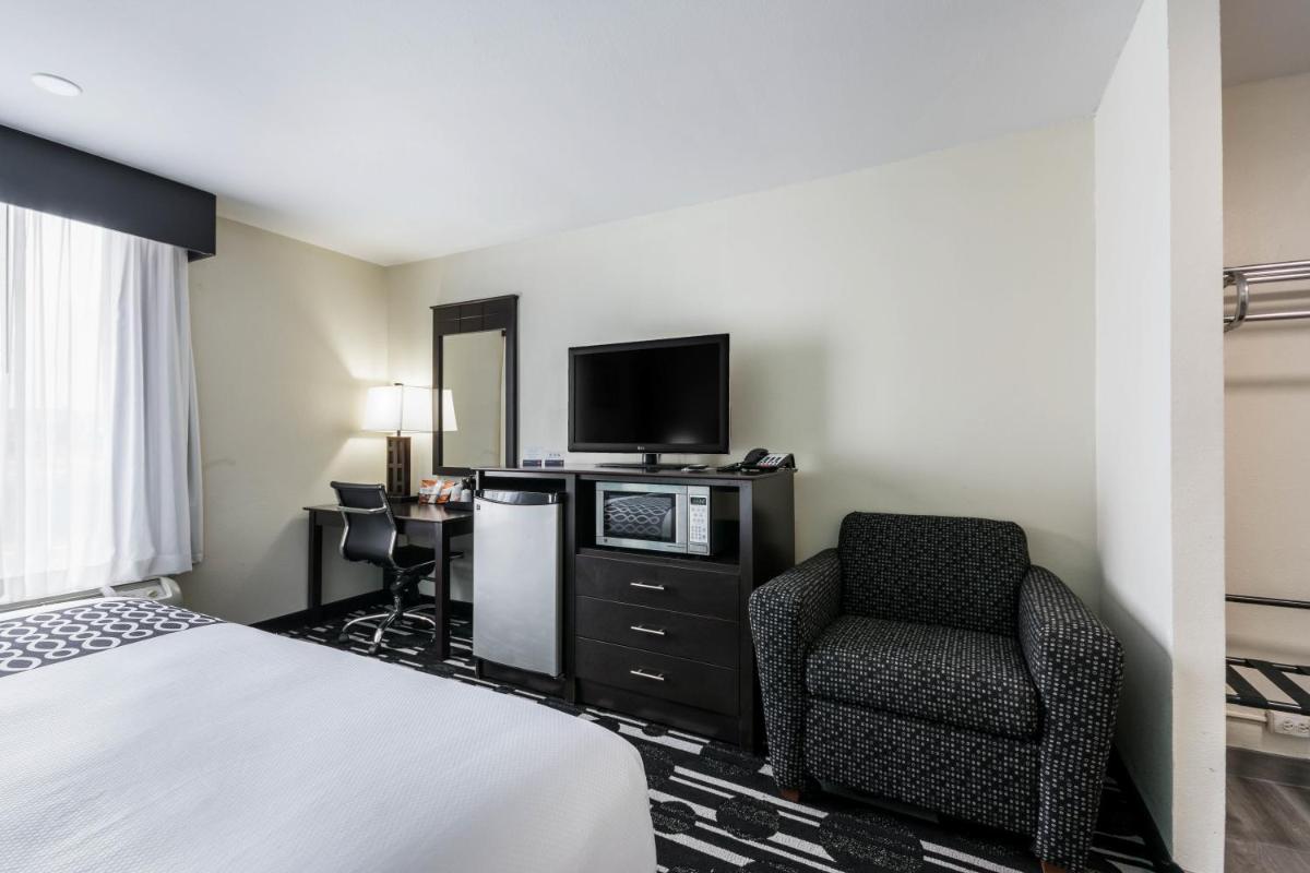 Clarion Inn & Suites Oklahoma City near Bricktown - image 7