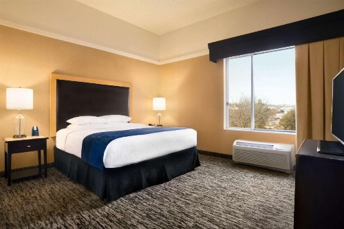 DoubleTree by Hilton Hotel Oklahoma City Airport - image 19