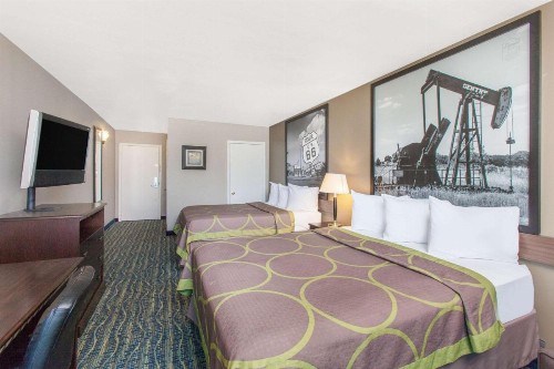 Super 8 by Wyndham Oklahoma City - image 7