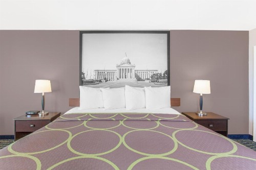 Super 8 by Wyndham Oklahoma City - image 9