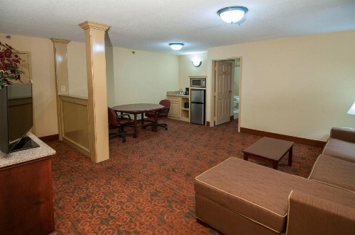 Governors Suites Hotel Oklahoma City Airport Area - image 6