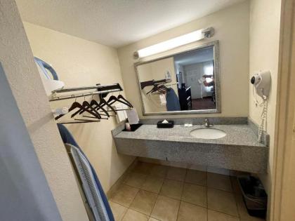 Motel 6 Oklahoma City OK Fairgrounds West - image 11