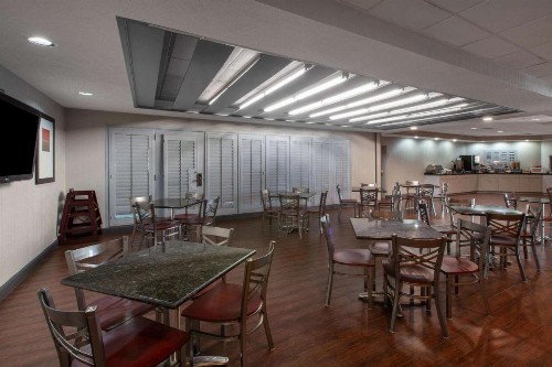 Wingate by Wyndham Oklahoma City Airport - image 15