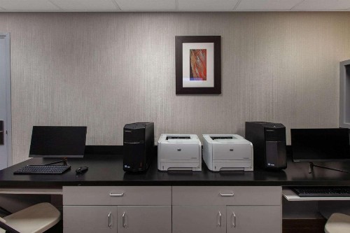 Wingate by Wyndham Oklahoma City Airport - image 18