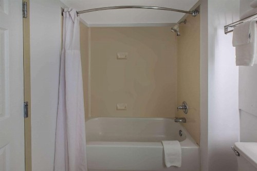 Wingate by Wyndham Oklahoma City Airport - image 8