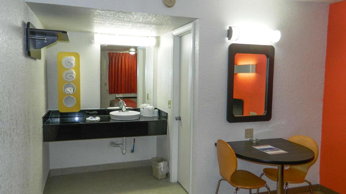 Motel 6-Oklahoma City OK - Airport East - image 6