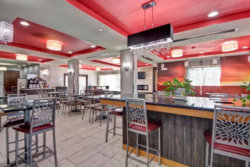 Holiday Inn Express and Suites Oklahoma City North an IHG Hotel - image 13
