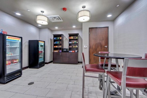Holiday Inn Express and Suites Oklahoma City North an IHG Hotel - image 17