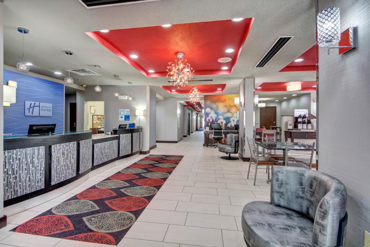 Holiday Inn Express and Suites Oklahoma City North an IHG Hotel - image 2