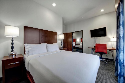 Holiday Inn Express and Suites Oklahoma City North an IHG Hotel - image 20