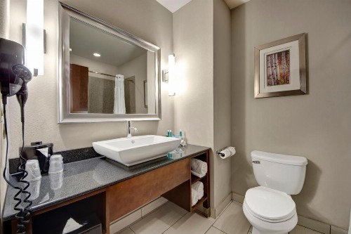Holiday Inn Express and Suites Oklahoma City North an IHG Hotel - image 28