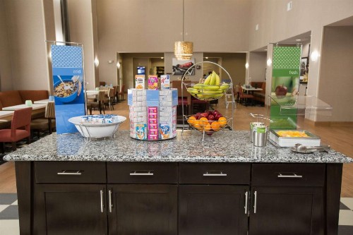 Hampton Inn & Suites Oklahoma City Airport - image 15