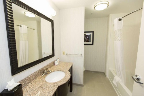 Hampton Inn & Suites Oklahoma City Airport - image 16
