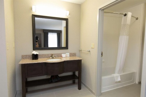 Hampton Inn & Suites Oklahoma City Airport - image 2