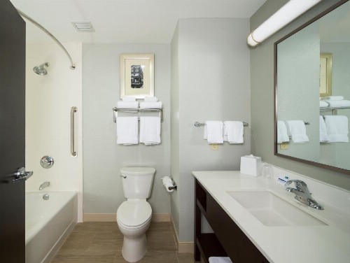 Holiday Inn Express & Suites Oklahoma City Downtown - Bricktown an IHG Hotel - image 4