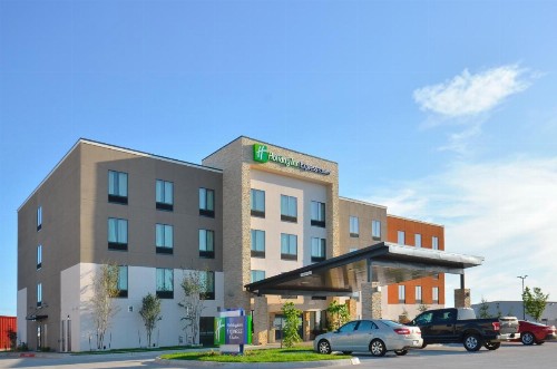 Holiday Inn Express & Suites Oklahoma City Mid - Arpt Area an IHG Hotel