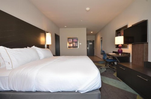 Holiday Inn Express & Suites Oklahoma City Mid - Arpt Area an IHG Hotel - image 17