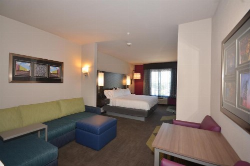 Holiday Inn Express & Suites Oklahoma City Mid - Arpt Area an IHG Hotel - image 18