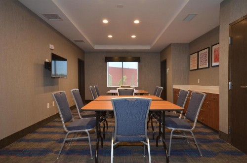 Holiday Inn Express & Suites Oklahoma City Mid - Arpt Area an IHG Hotel - image 21