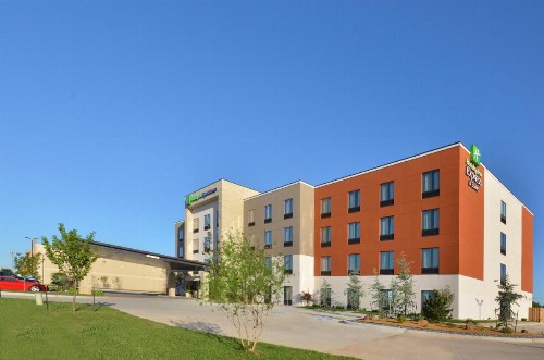 Holiday Inn Express & Suites Oklahoma City Mid - Arpt Area an IHG Hotel - image 26