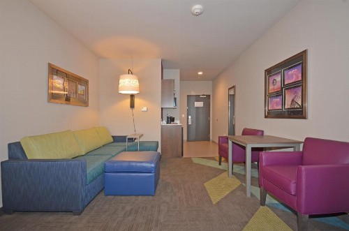 Holiday Inn Express & Suites Oklahoma City Mid - Arpt Area an IHG Hotel - image 27