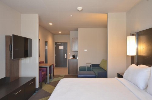 Holiday Inn Express & Suites Oklahoma City Mid - Arpt Area an IHG Hotel - image 28