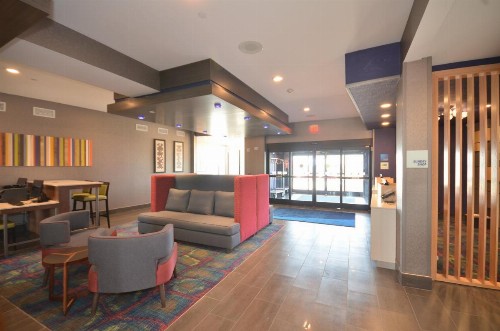 Holiday Inn Express & Suites Oklahoma City Mid - Arpt Area an IHG Hotel - image 3