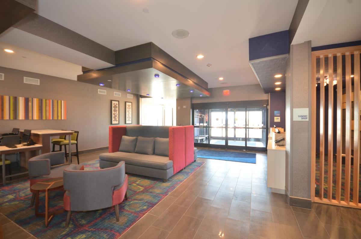 Holiday Inn Express & Suites Oklahoma City Mid - Arpt Area an IHG Hotel - image 3