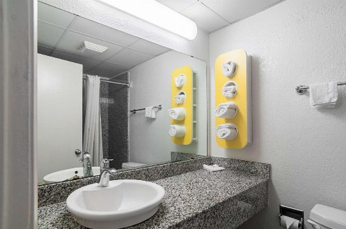 Motel 6-Oklahoma City OK - South - image 17