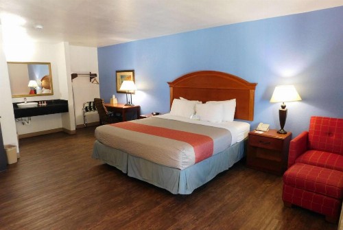 Days Inn by Wyndham Oklahoma City NW Expressway - image 17