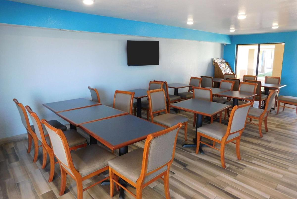 Days Inn by Wyndham Oklahoma City NW Expressway - image 3